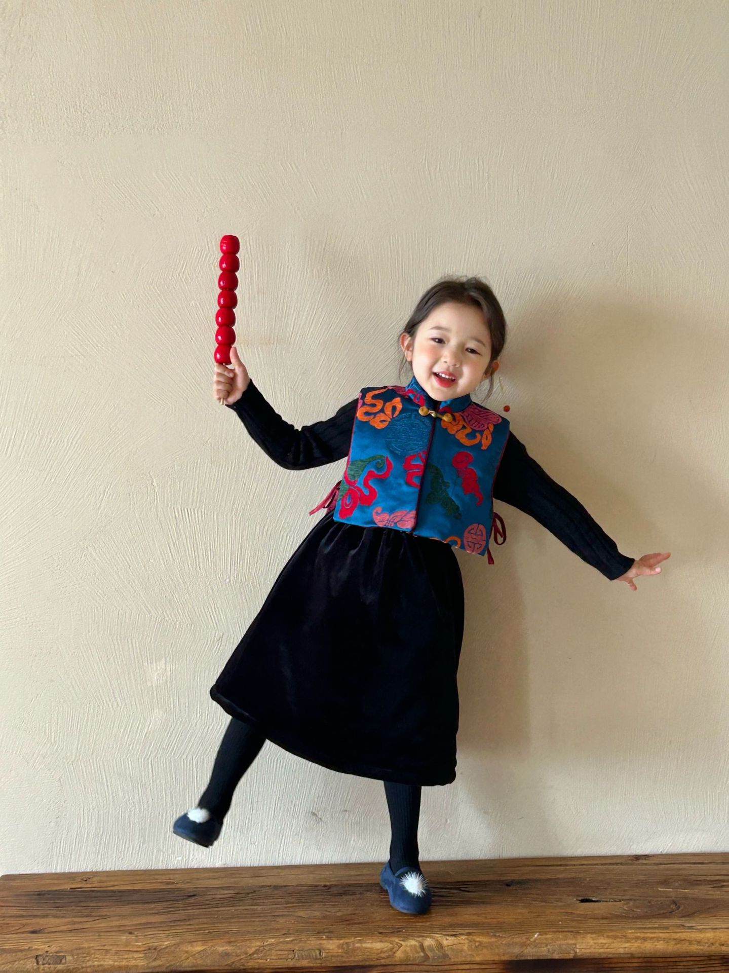 2024 winter new children's clothing new Chinese children's clothing girls colorful eight treasures gourd Zhang satin vest Tang suit