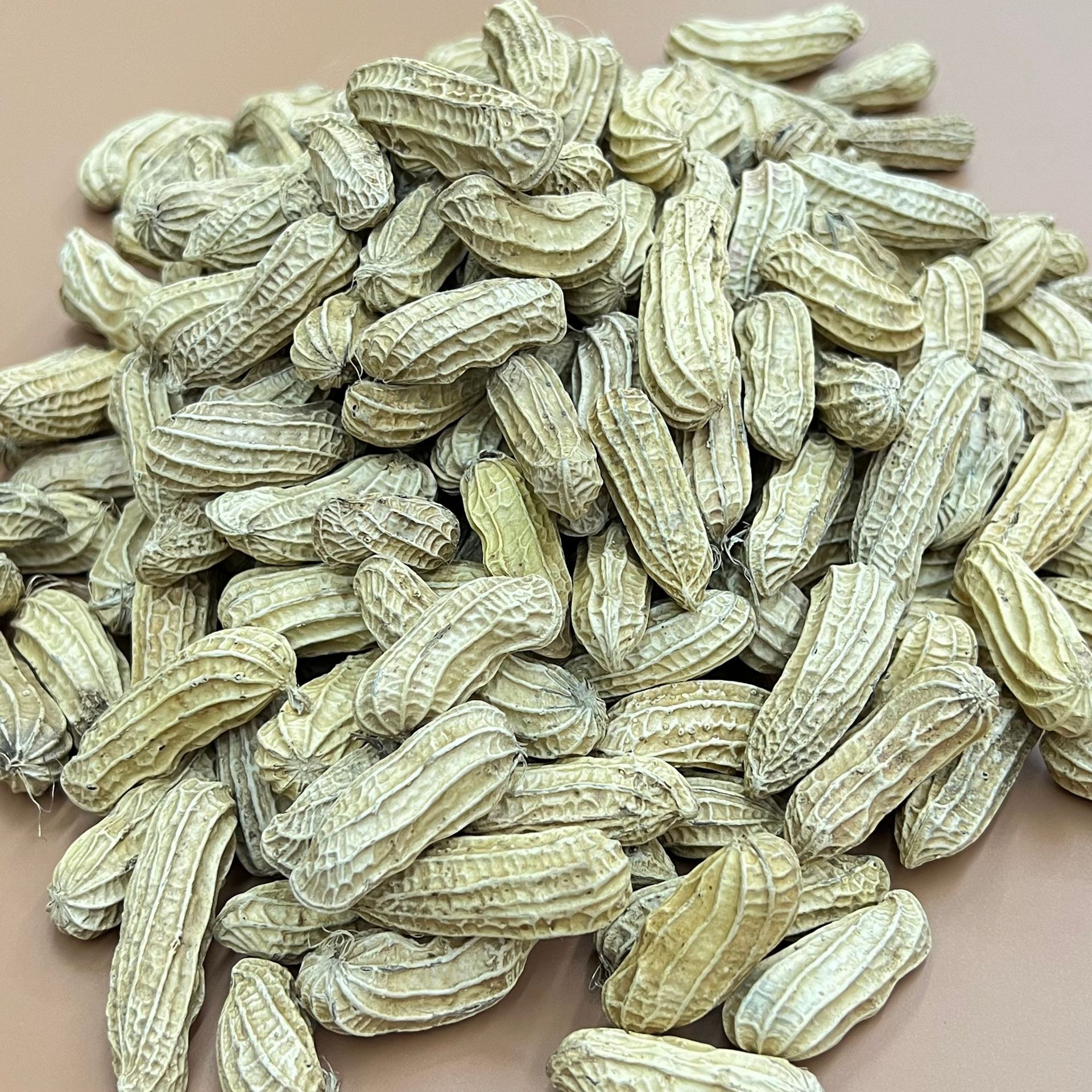 Yunnan Sun Dried Colorful Peanut Black Peanut Granules Full and Ripe Peanut in Season with Shell Peanut Source Wholesale