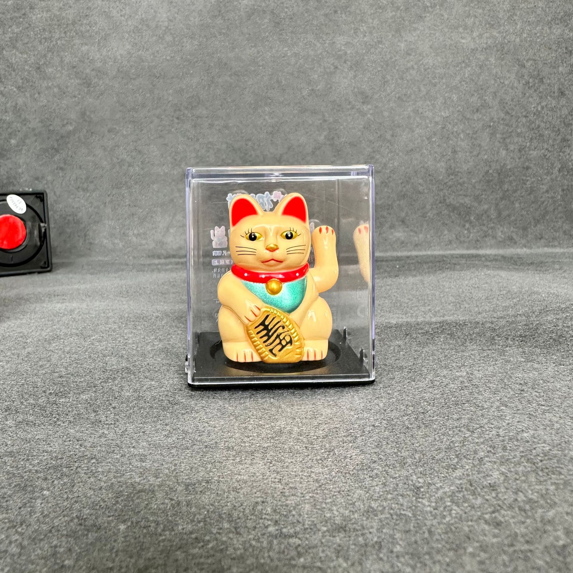 Solar Bring in Wealth and Treasure Cat Small Light Energy Waving Hand Cat Mini Cat Car Interior Office Gift Opening Ornament
