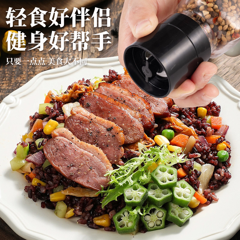 Grinding Western Food Seasoning in stock Light Food Black Pepper Mixed Seasoning Bottled Western Food Seasoning