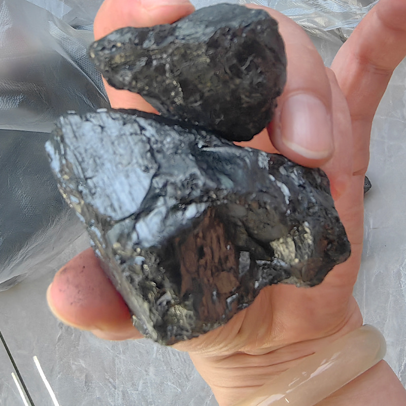 The Manufacturer Supplies Smokeless Lump Coal with a Diameter of 2-5cm, Burley Tobacco and Roasted Tea, Easy to Use, High Calorific Value, High Gas Production, Low Sulfur and Low Ash