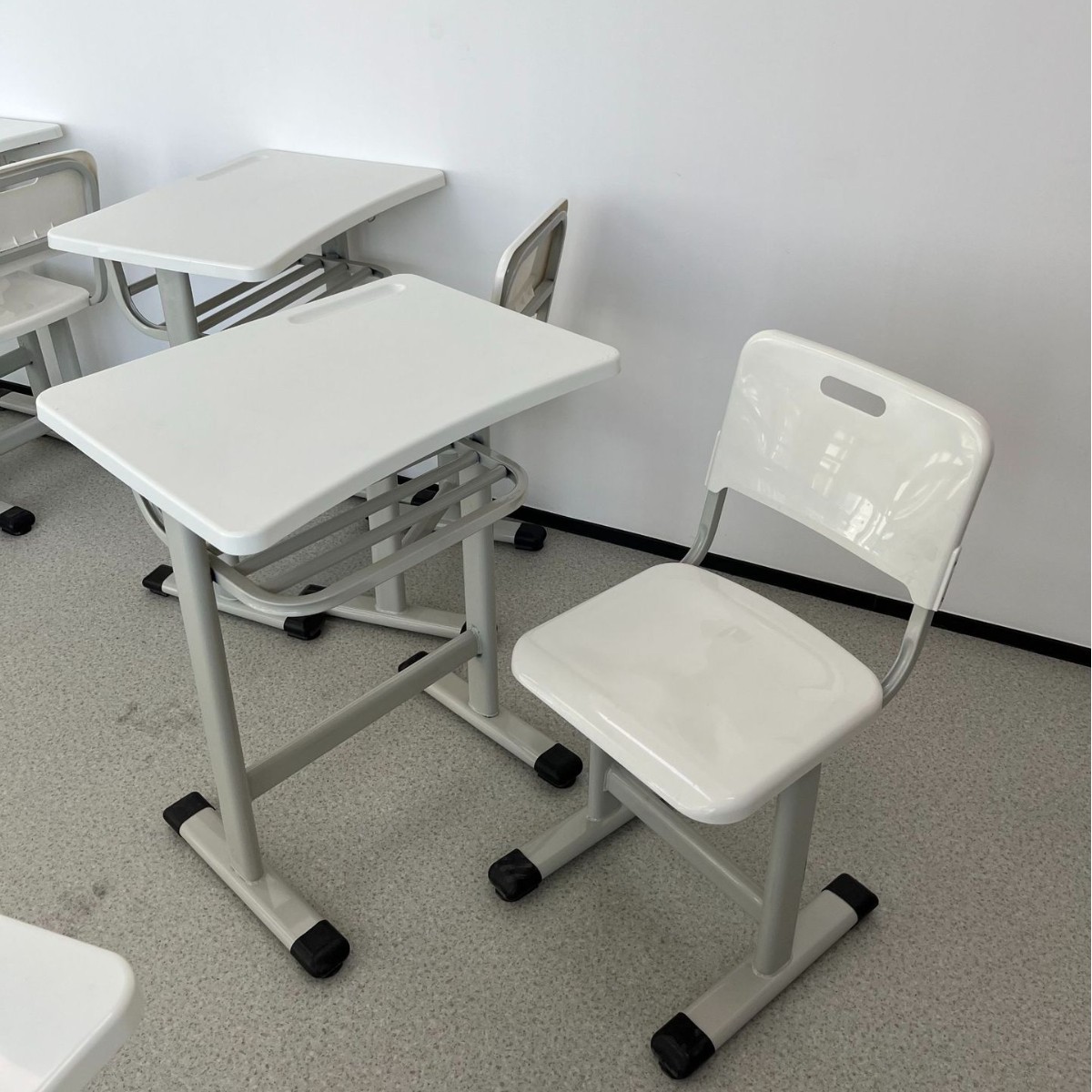 Abs Raw Materials for Excellent Education Xueersi Same Style School Desks and Chairs Training Institution Student Desk Educational Institution