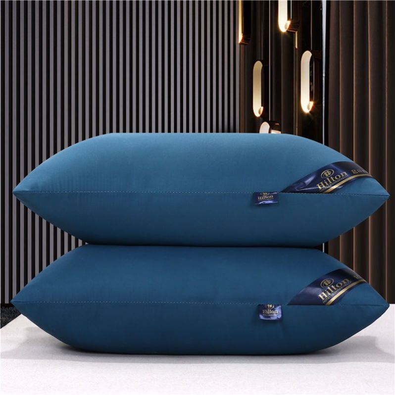 The Pillow Is Thickened and Heightened Without Deformation. the High Pillow Does Not Collapse. the Single Male Pillow Core Is Higher to Protect the Cervical Spine and Help Sleep