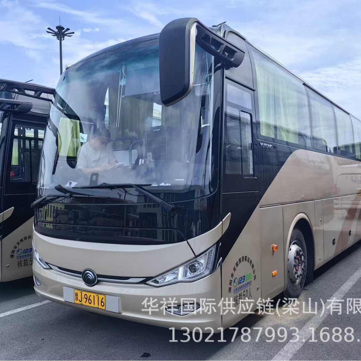 Toyota средний микроавтобус Coaster 2018 года, б/у, на 19 мест, 80% новое состояние, оптовая продажа от производителя