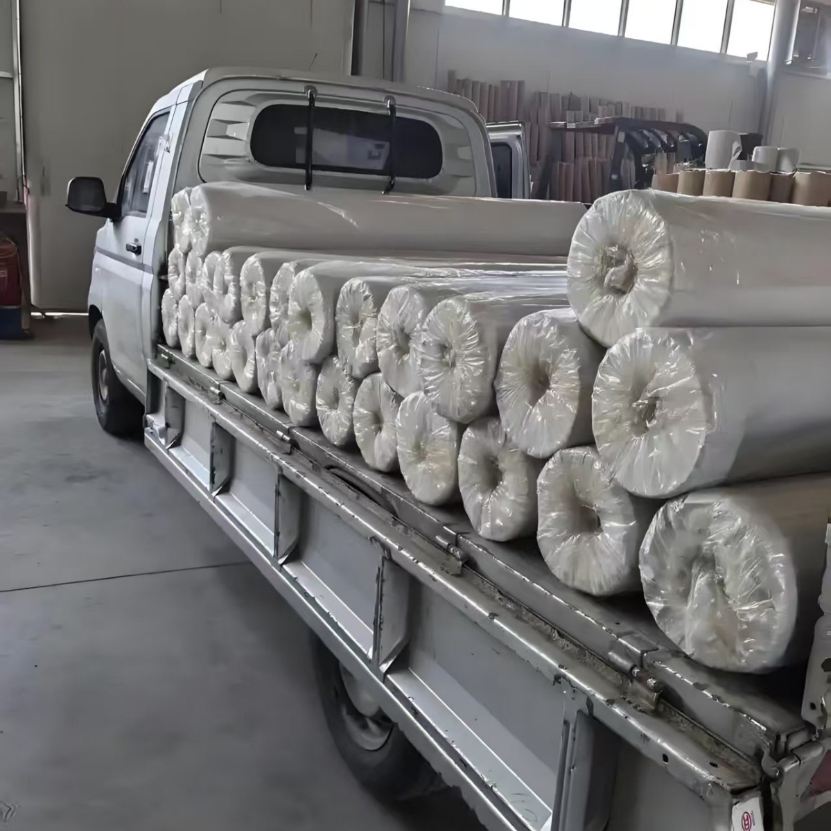 Factory Direct Sales Clothing Cutting Bed Compartment Color Non-Woven Fabric Agricultural Breeding Dustproof Cloth Non-Fading Whole Roll Wholesale