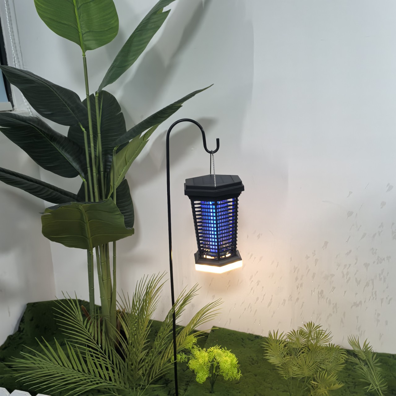 Lingtuo's New Solar Mosquito Killer Lamp + Camping Lamp + Lawn Lamp Three-In-One USB Rechargeable Mosquito Killer and Repellent Lamp