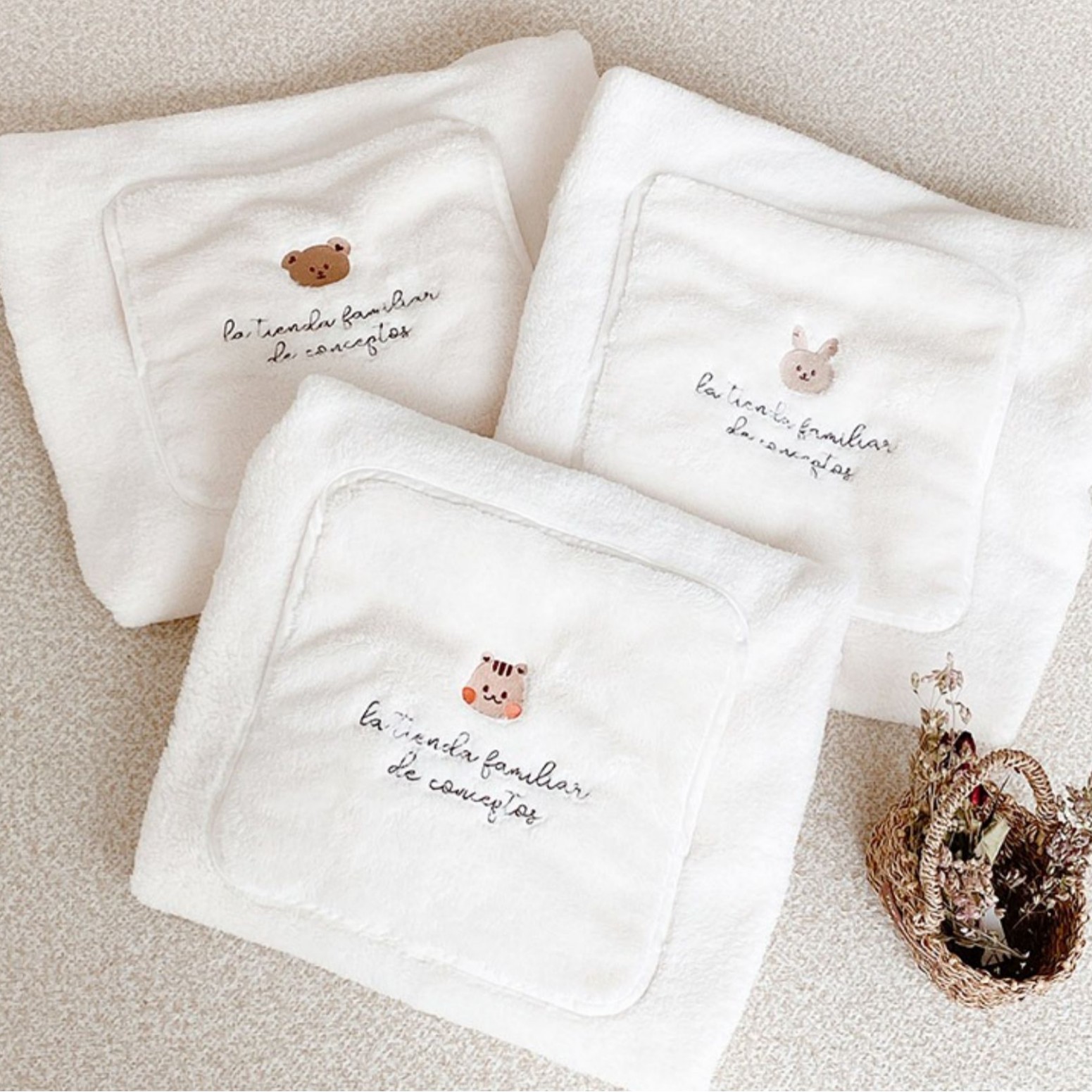 South Korea Embroidered Baby Bear Baby Strap Blanket Windshield Trolley Warm Blanket Portable Cover