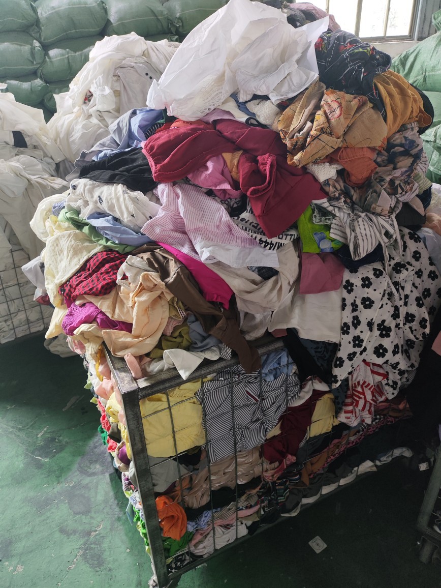 Fashion Cotton Tops Sold by the Pound, Second-Hand Clothes, Old Export to Africa and Southeast Asia, Live Supply Usedclothing