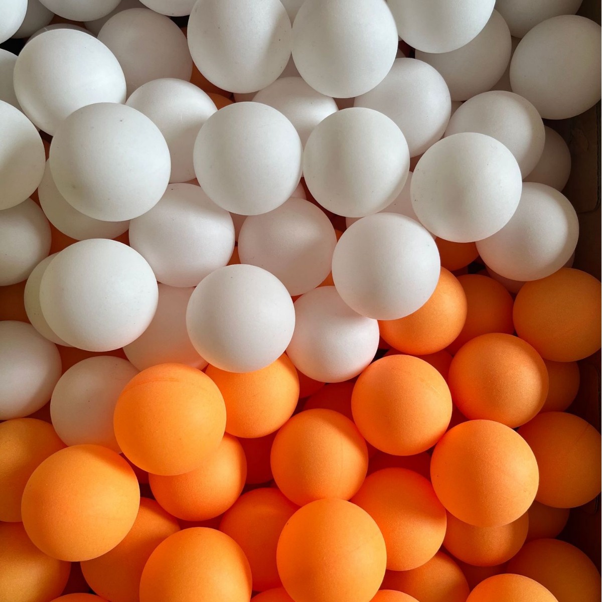 Factory Direct supply PP yellow and white table tennis non-word hardened plastic ball lottery ball wholesale (frosted seamless) 40mm