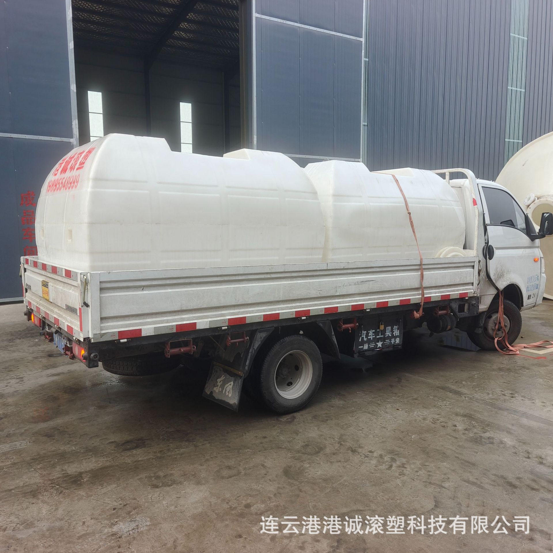 Горизонтальный пластиковый водяной резервуар, утолщенный пластиковый баррель, транспортный баррель на 2 тонны, водяной баррель объемом 2 кубических метра, коррозионно-стойкий дизельный баррель