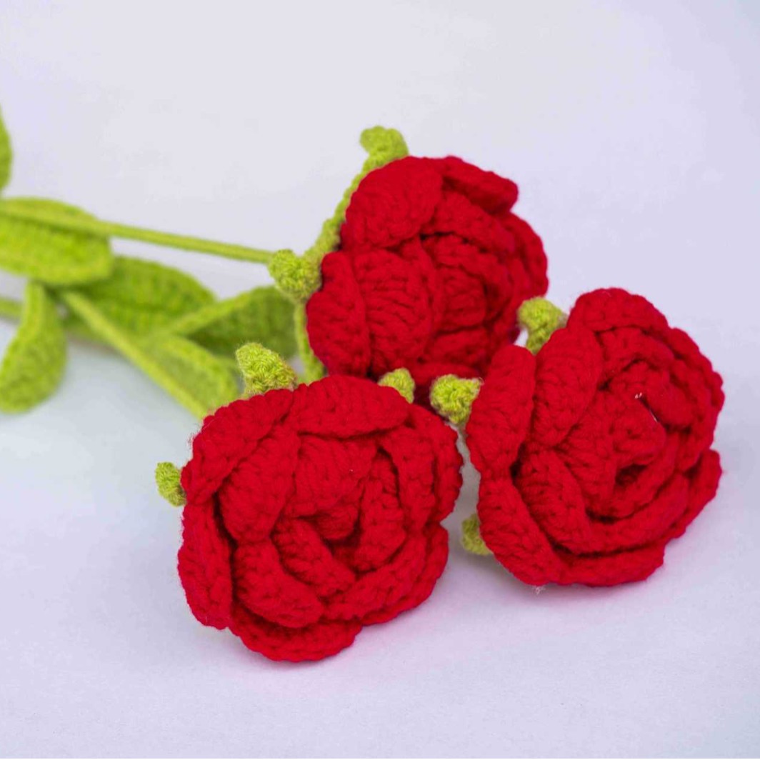 Hand-Crocheted Red Rose Pink Finished Product Blue Enchantress Confession Bouquet Home Decoration Valentine's Day Gift