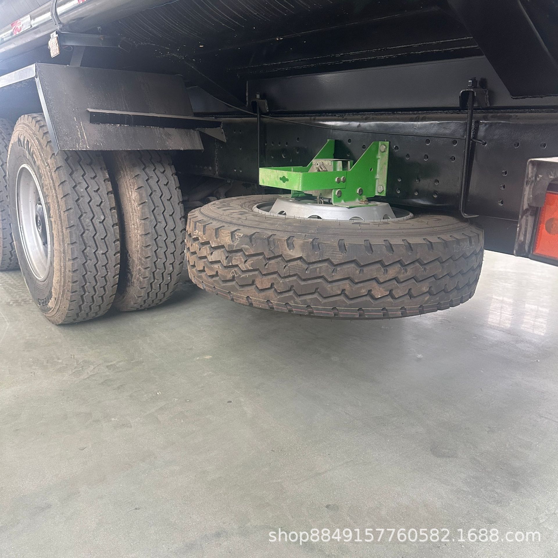 Cross-Border Direct Sales Shacman F3000 6*4 25 Cubic Meter Stainless Steel Oil Tanker Mobile Fuel Truck