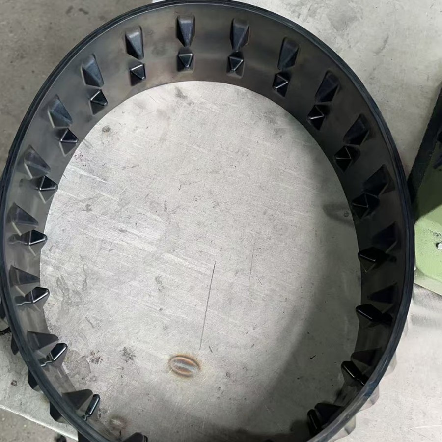 Manufacturers Produce Non-Standard Snow Plow Tracks, Thickened Tracks, Snow Plow Tracks, Special Wear-Resistant Rubber