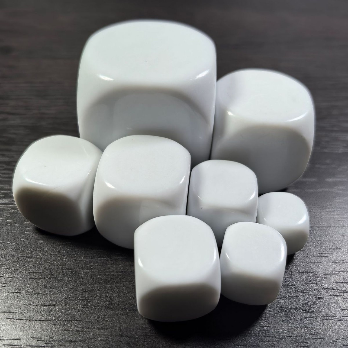 В наличии округлые белые кости размером 12мм, 14мм, 16мм, 18мм, 19мм, 20мм, 22мм, 25мм, 30мм, 40мм, пустые кости