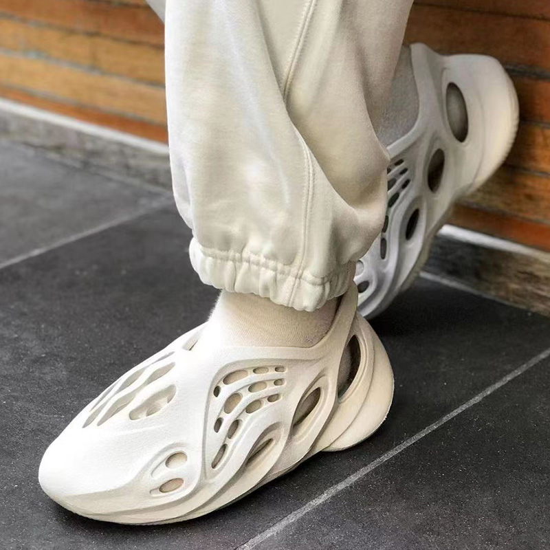 New Coconut 700 Clogs Beach Outdoor Sandals Summer Cut Out Thick-Soled Men's and Women's Roman Sandals Cross-Border