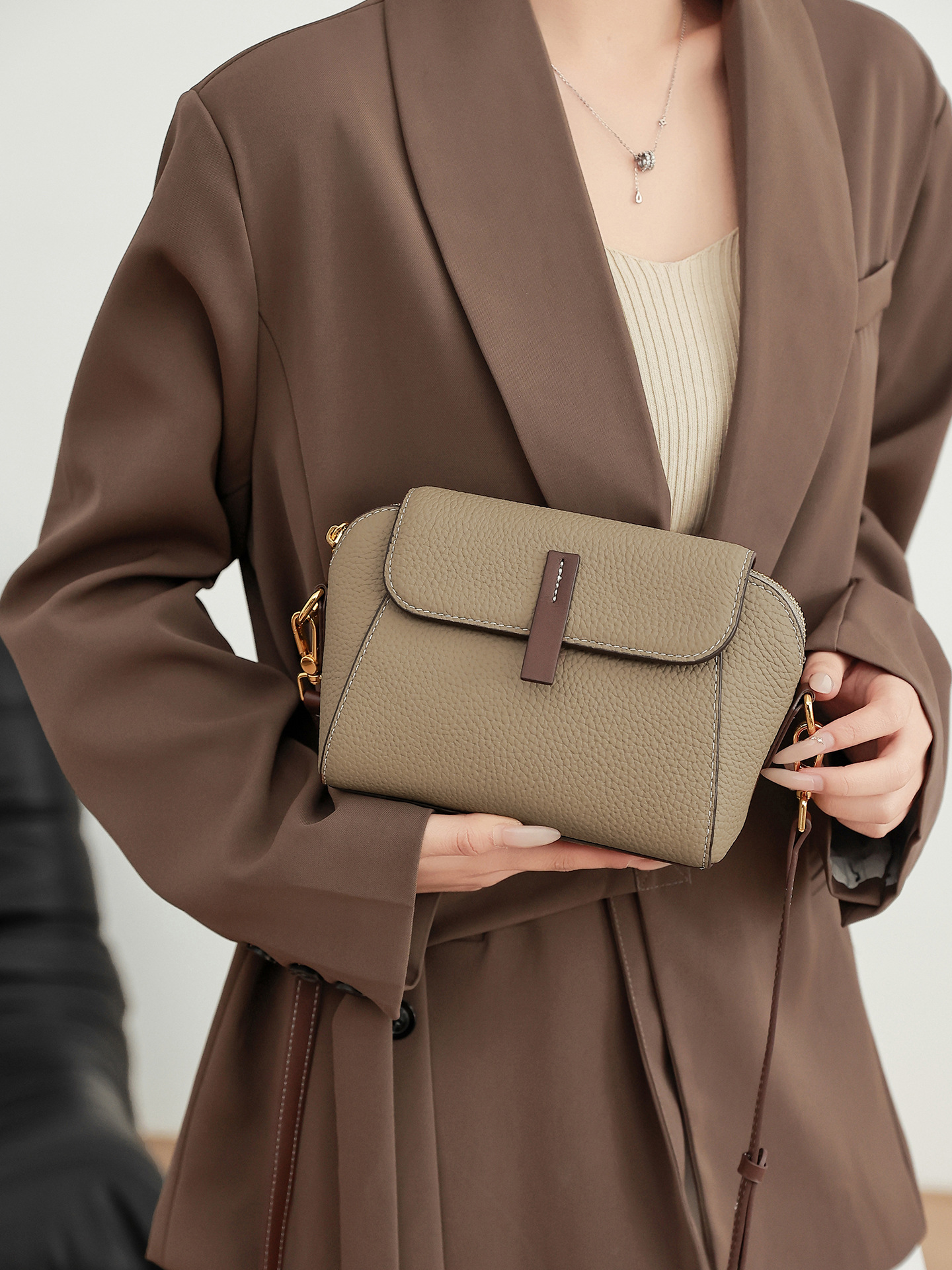 Foreign Trade Women's Bag 2025 New Genuine Leather Women's Bag Crossbody Bag Versatile Niche High-End Women's Shoulder Bag