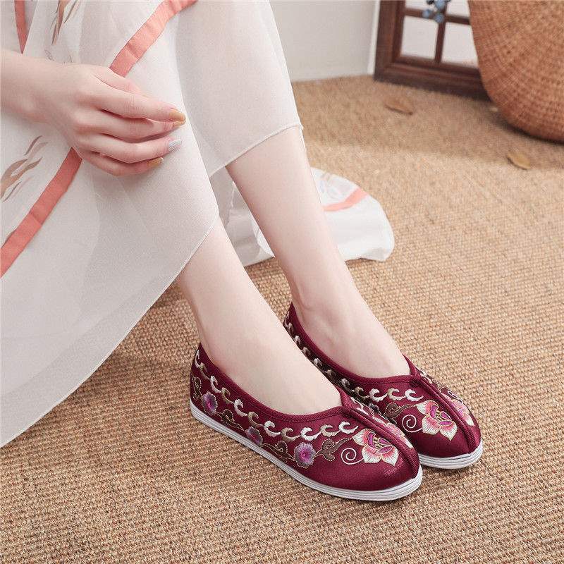 Layered Cloth-Soled Shoes, Old Beijing Embroidered Shoes, Ethnic Style Adult Handmade Shoes, Mother's Shoes, Dance Shoes, Silks and Satins