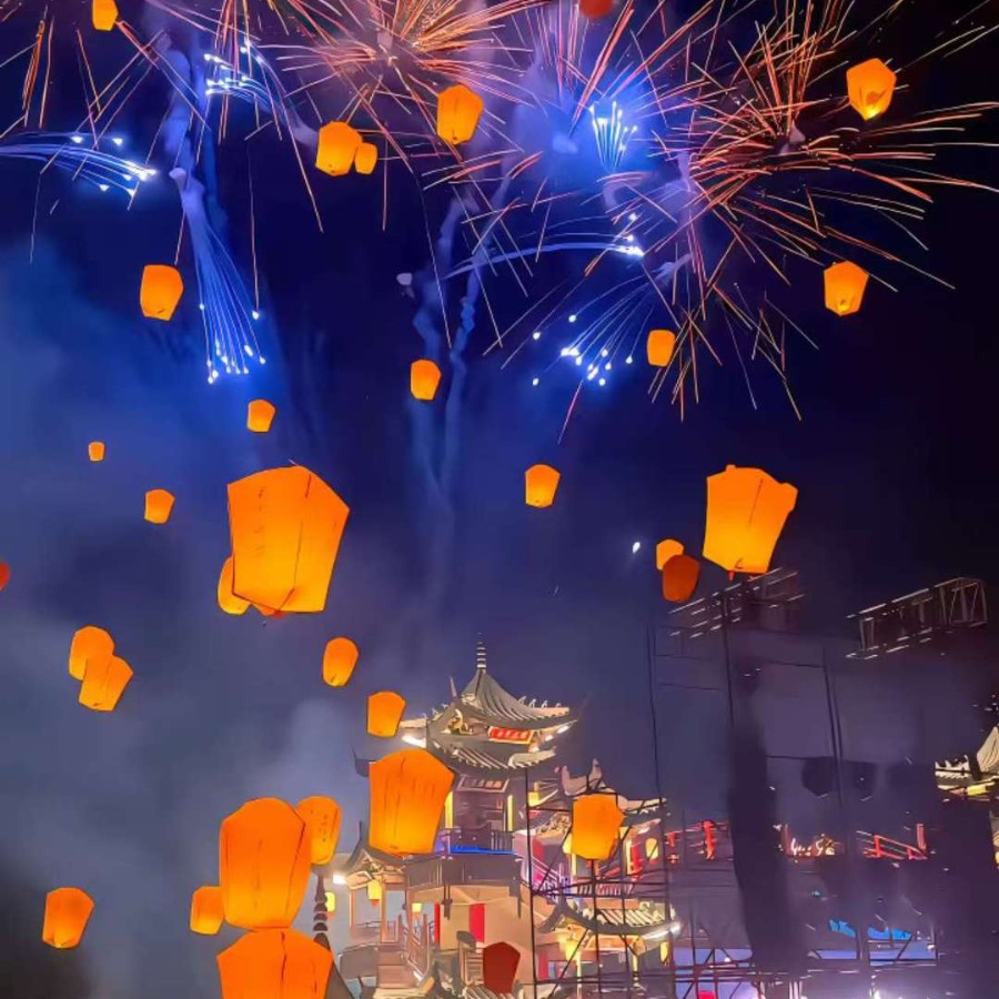 Electronic Kongming Lanterns from Ge Xian Village, Electronic Kongming Lanterns from Wan Cai Mountain, Kongming Lanterns of the Same Style, New Year's Eve Balloons, Fireless Kongming