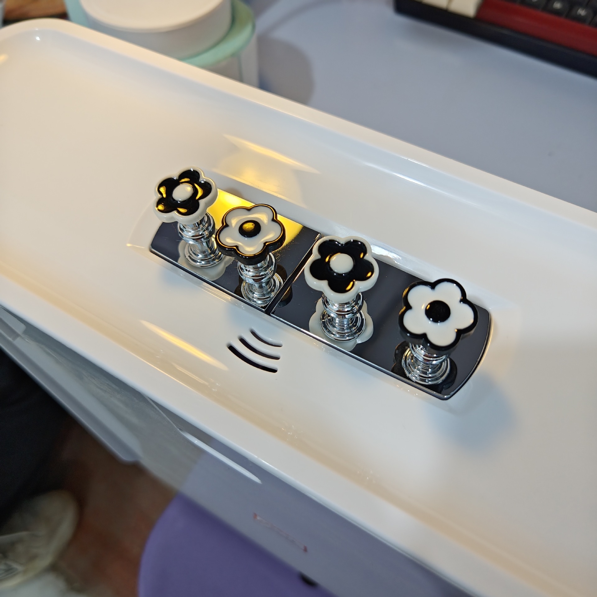 Nail toilet press button two-color flower cute long nail special water tank switch button toilet lid lifter