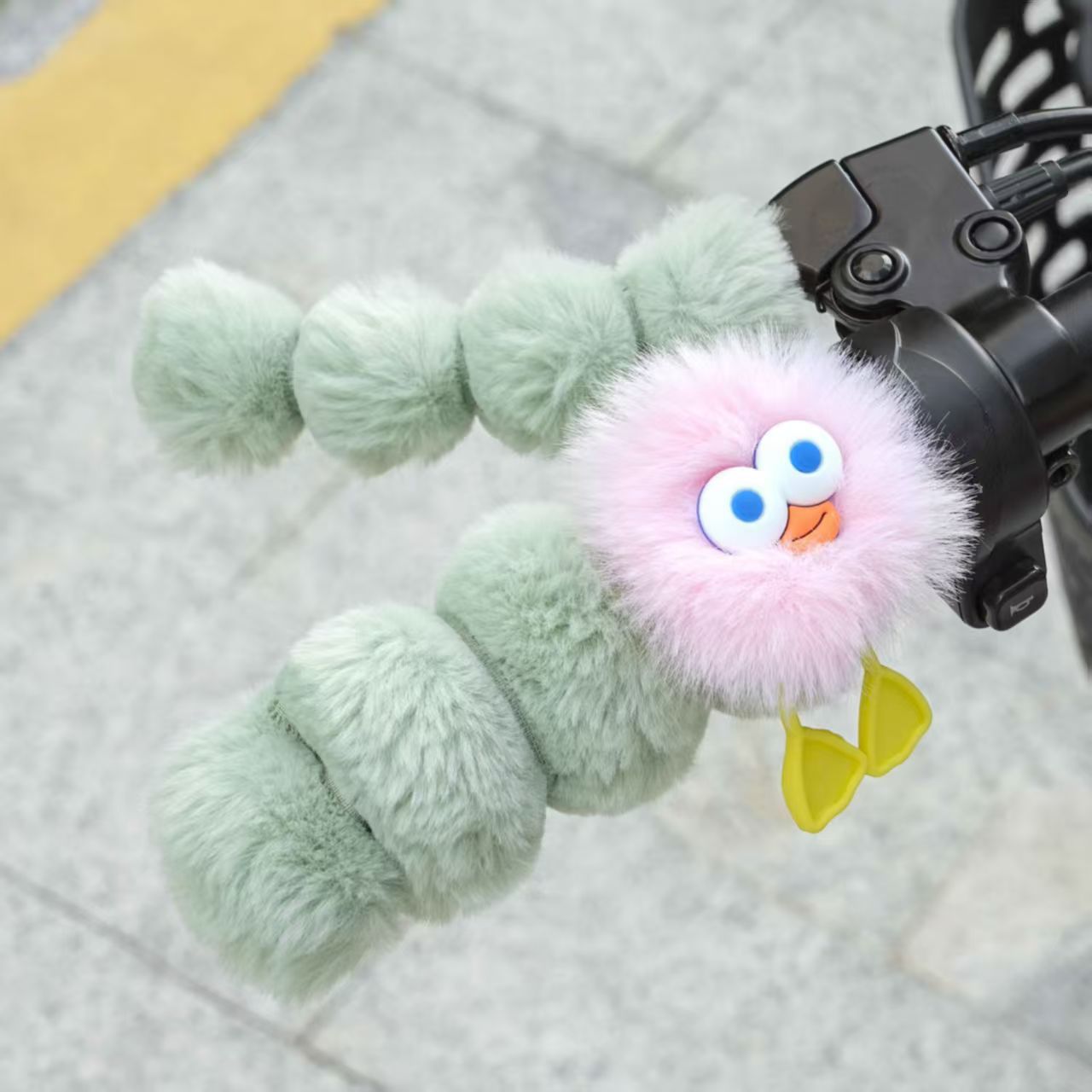 Electric Bike Handlebar Cover Set Plush Winter Cute Three-Wheeled Electric Bike Anti-Slip Bicycle Handlebar Cover