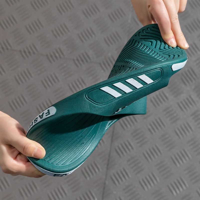 Slippers for Men 2025 New Summer Outer Wear Non-Slip Anti-Odor Indoor Home Bathroom Bathing Large Size Sports Sandals for Men