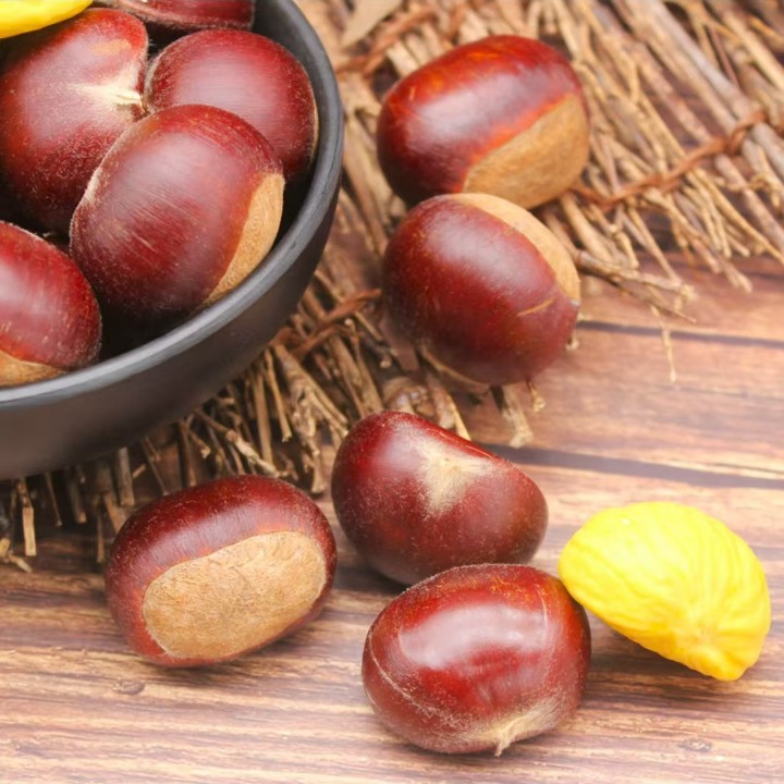 Fresh Chestnuts Picked and Fried on the Spot by Farmers, Non-Oiled Chestnuts, Large Fruits from Dandong, Shipped on Behalf of Others
