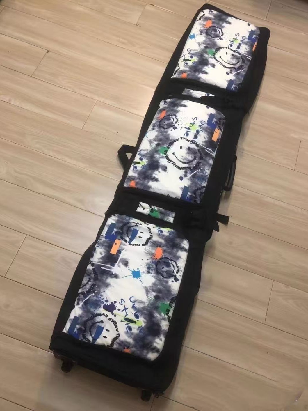 Snowboard Bag Camouflage Single and Double Board Universal Compartment Dry and Wet Separation Large Capacity Wheeled Snowboard Bag