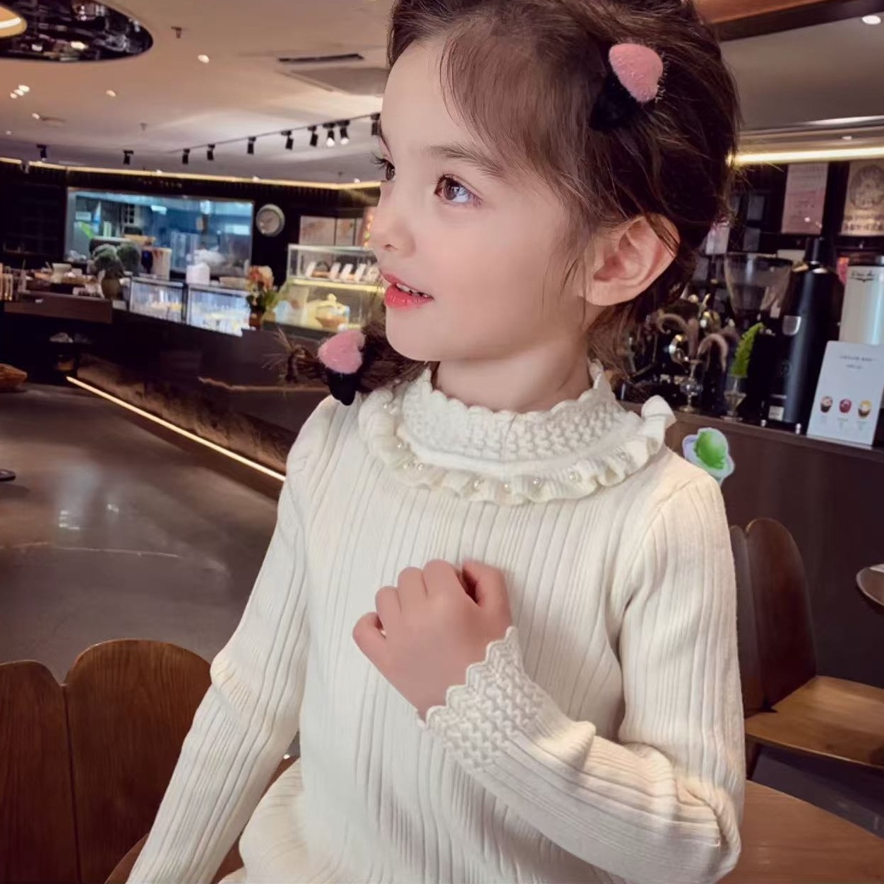 Популярный вязаный свитер с кружевным воротником для девочек, модный и универсальный, для детей среднего и маленького размера