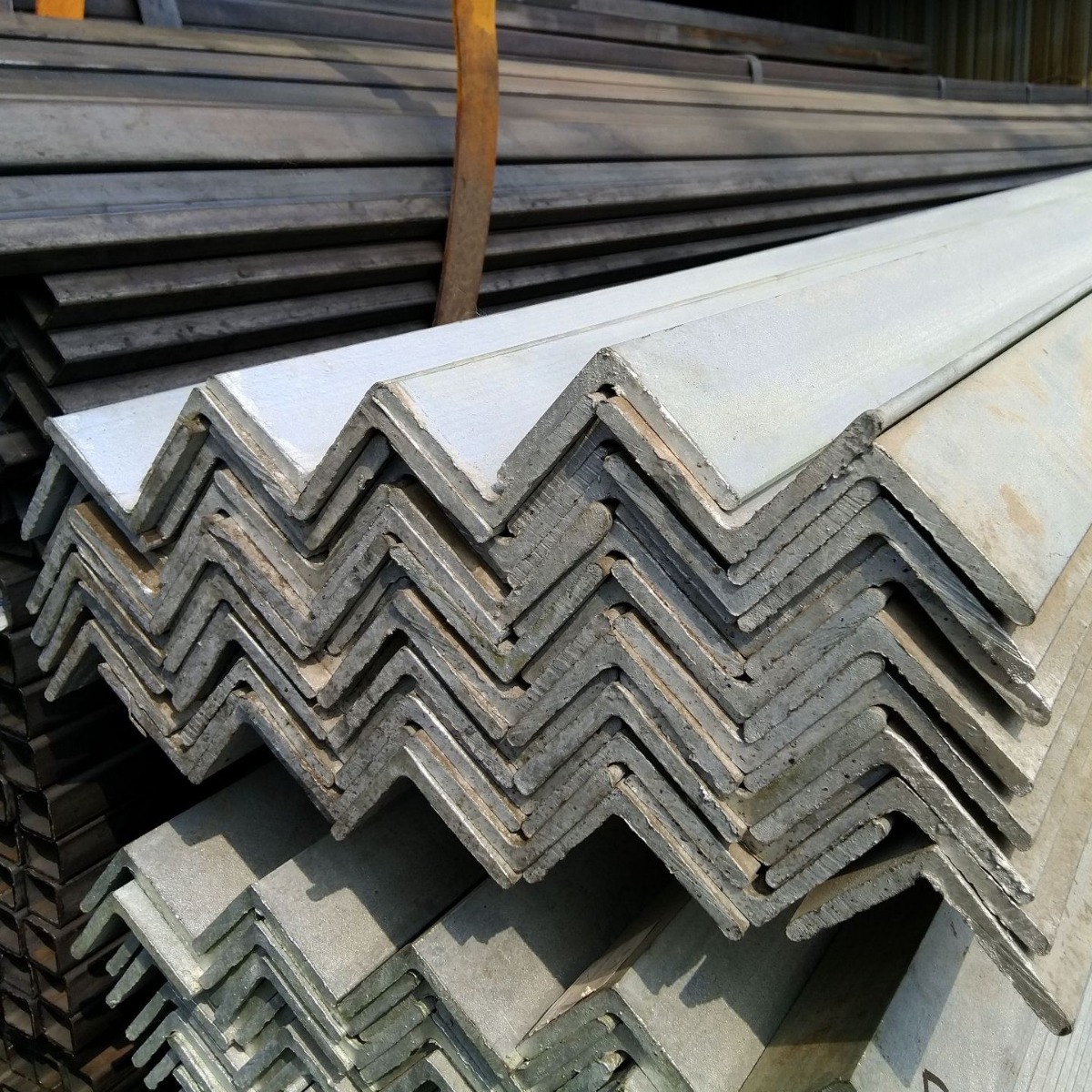 Customized Processing of Galvanized Angle Steel Q235B Hot-Rolled Equal Angle Steel Curtain Wall Triangle Iron Bracket with Hole Universal Angle Iron