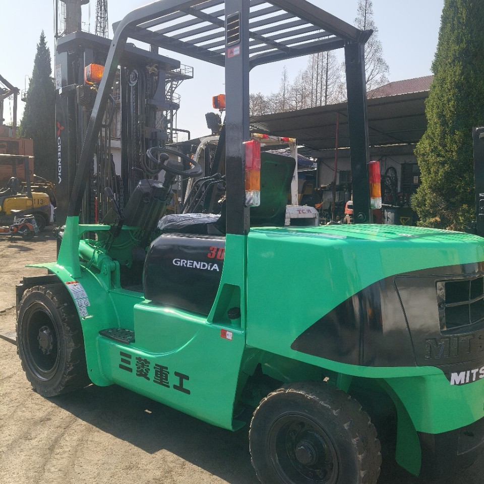 Spot Supply of 3 Tons of Japanese Mitsubishi Forklift Mitsubishi Forklift Fd30Nt