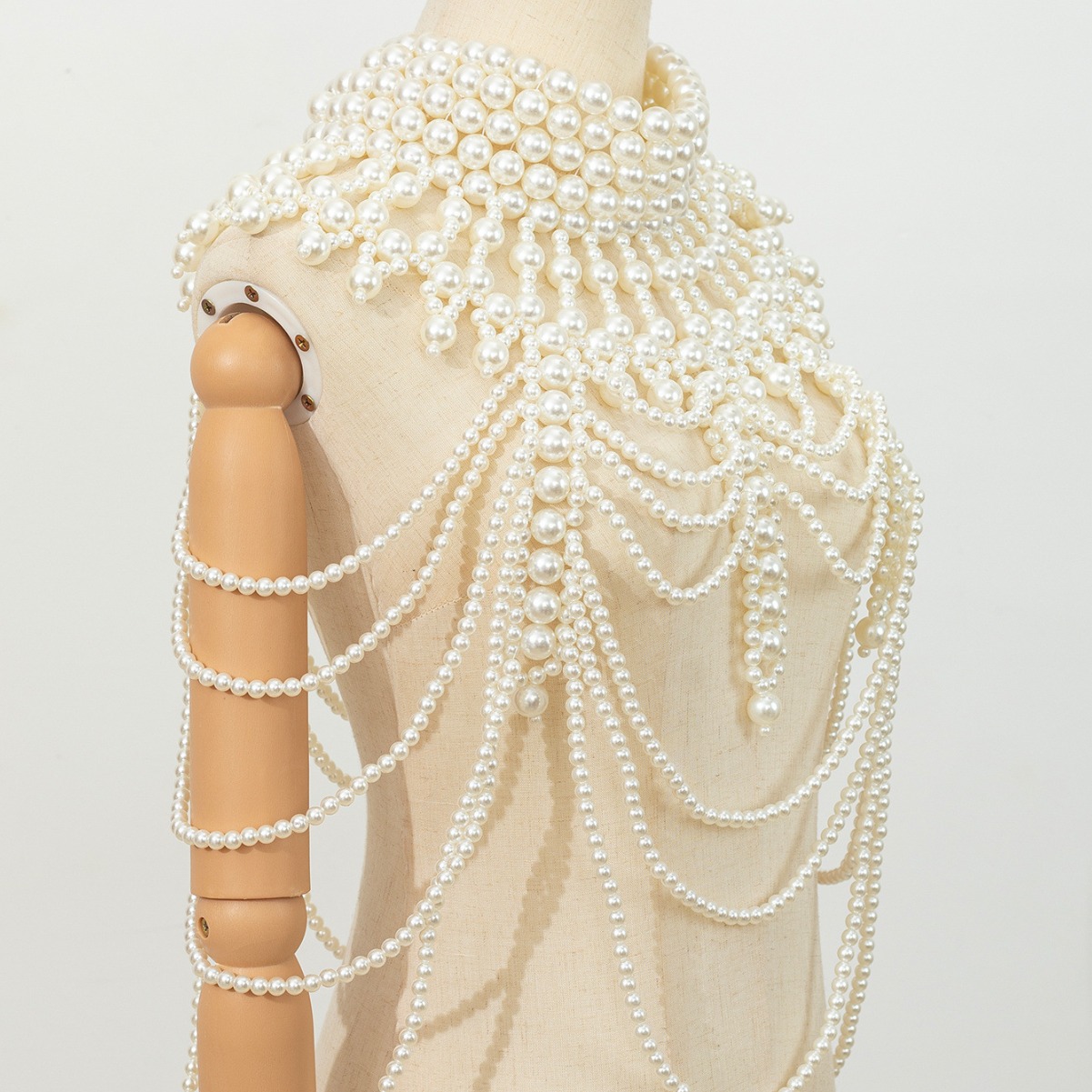 2024 new European and American style exaggerated retro heavy industry handmade beaded multi-layer pearl sexy body chain