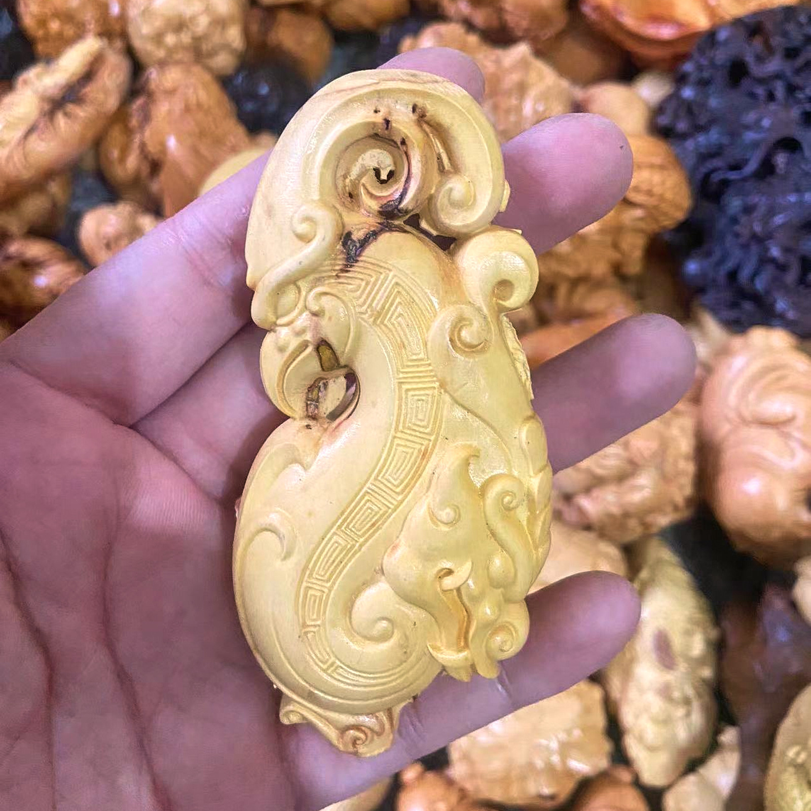 Gold Sandalwood, Cypress, Boxwood, Black Persimmon Wood, Defective Solid Wood Carving, Pixiu Handle, Hot-Selling Products in Scenic Spots, Factory Direct Sales