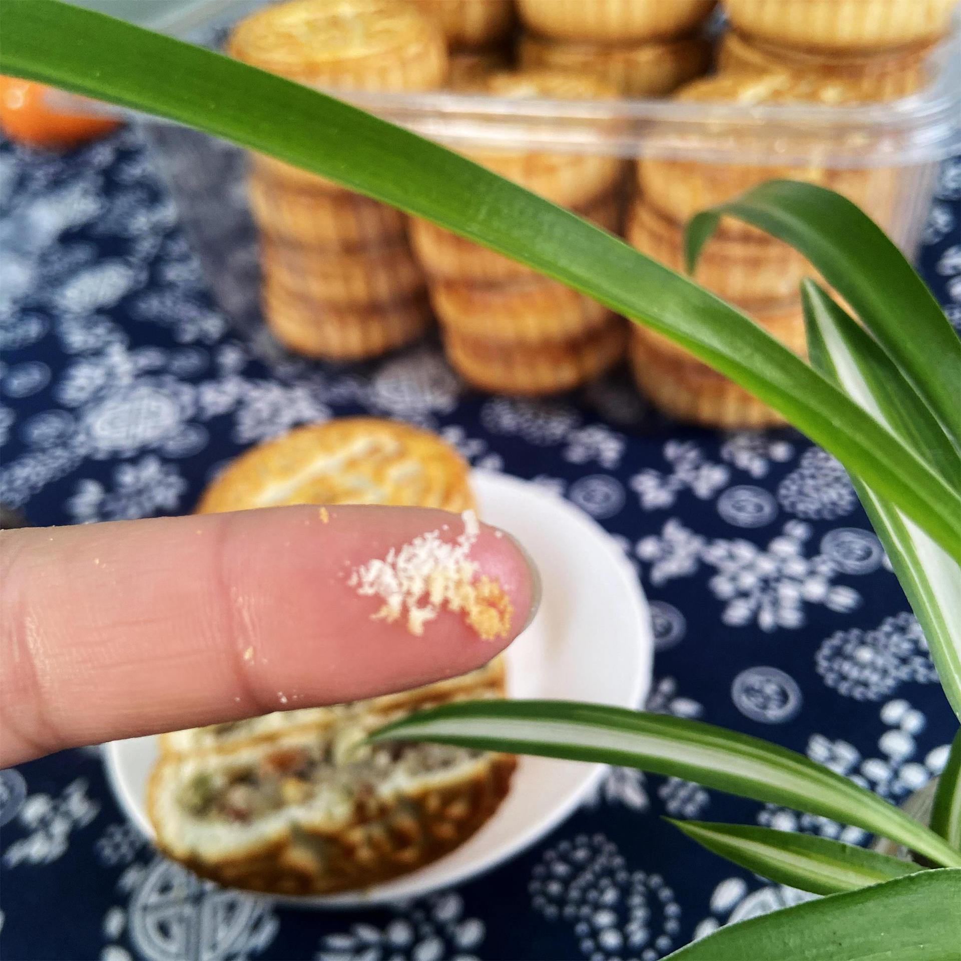 Authentic Northeastern Old-Fashioned Five-Nut Mooncakes, Traditional Green and Red Silk Mooncakes, Individually Packaged Snacks 100g Special Price