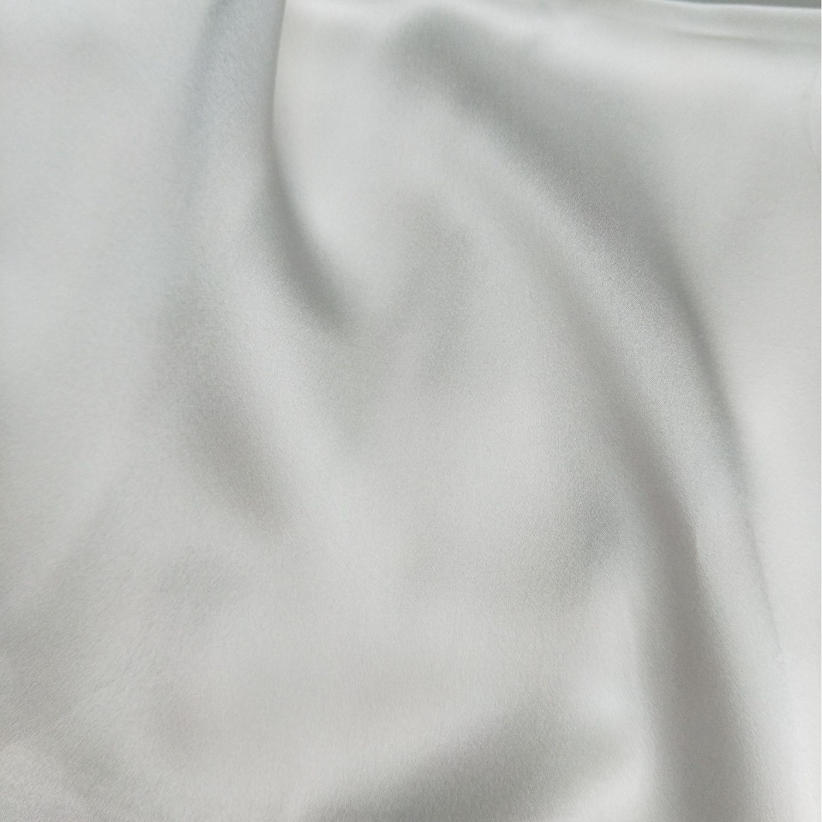 in stock Silk Crepe Satin 19 Mm Silk Mulberry Silk Satin Glossy Cloth Pajamas Pillowcase Shirt Garment Fabric