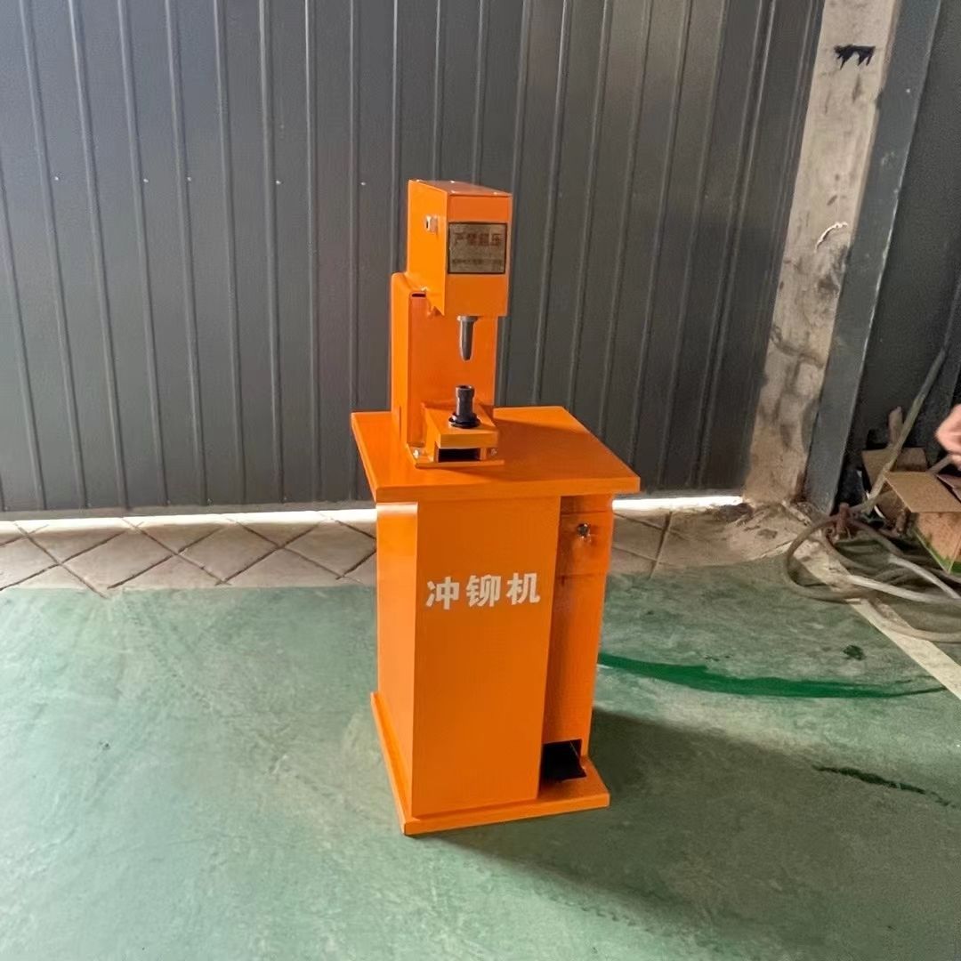 Pneumatic Vertical Brake Pad Riveting Machine, Electric Riveting Machine, Riveting Machine, Shoe Machine, Riveting Machine, Riveting Machine, Riveting Machine