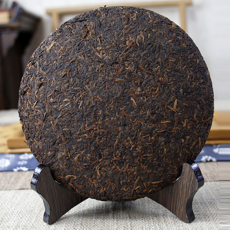 Factory wholesale 2019iceland Pu'er tea cooked tea Yunnan seven-seed cake Mengku Golden bud cooked pu tea cake 357g