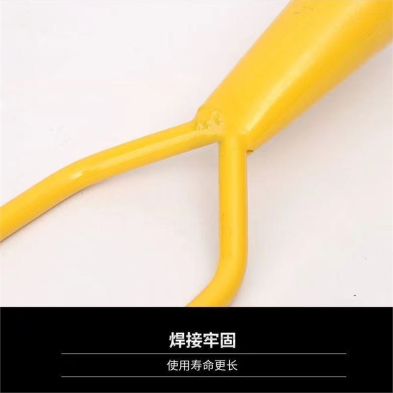 Old-fashioned ground-digging steel fork, ground-turning fork, agricultural soil-loosening artifact, three-strand fork, three-tooth fork, two-tooth fork, straw fork