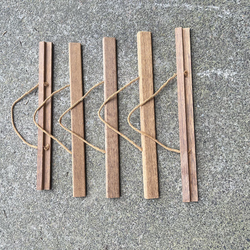 Solid wood line wholesale groove shape hanging shaft photo frame line manufacturers directly supply teak hook line photo frame hanging wood line