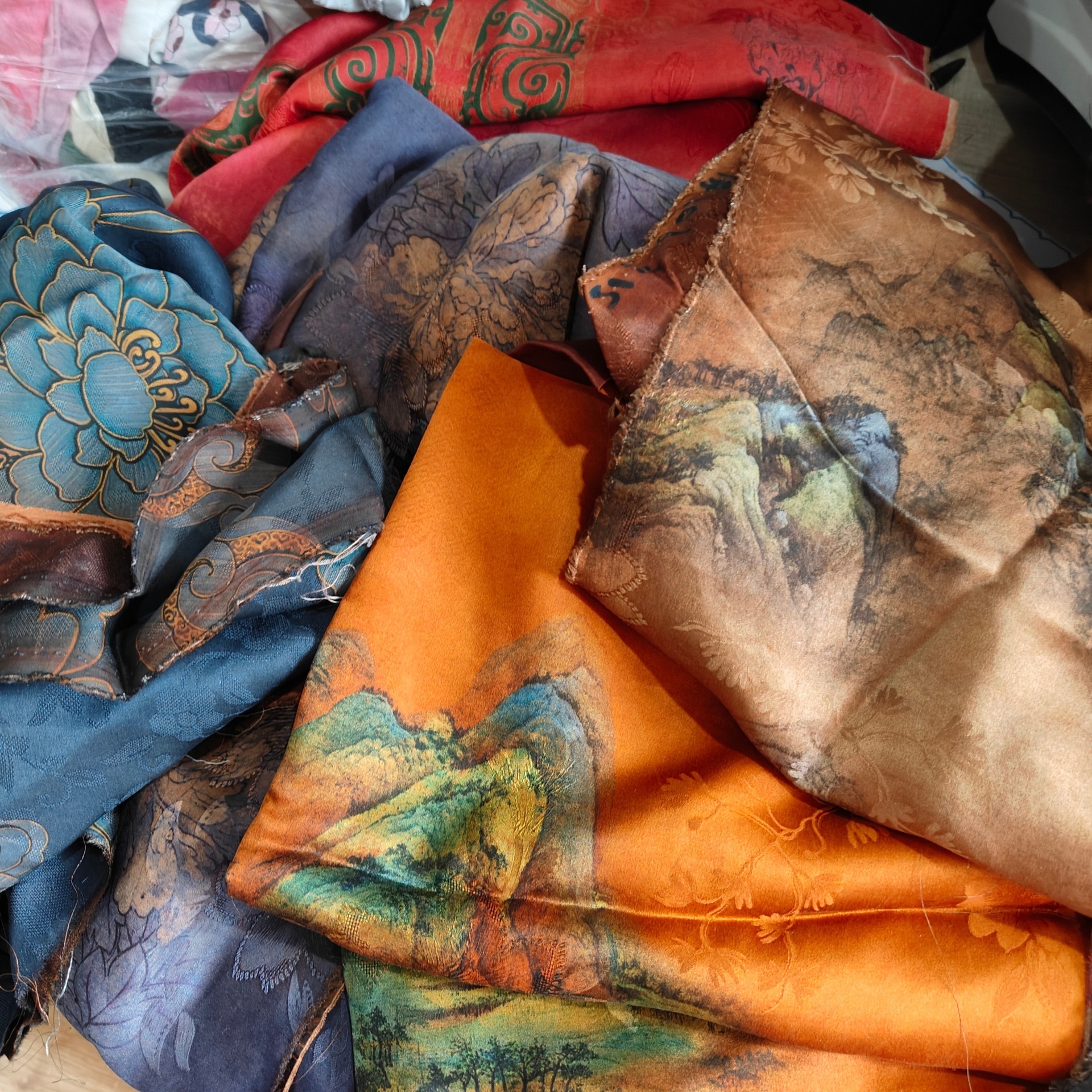 Сянышань Цяньли Цзяншань Хуаду, большой шелковый красный мак, черный черепаховый узор, остатки маковой пряжи