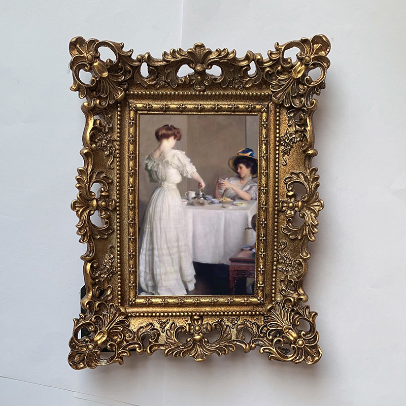 Retro European-style hollow embossed resin photo frame home wall decoration retro carved wall decoration wall hanging photo frame