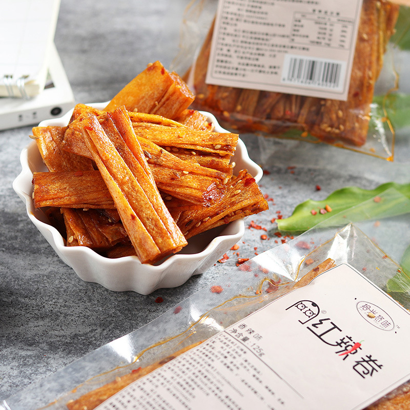 Picking up light spicy strips, big spicy slices, spicy skin, 125g gluten leisure stall batch of net red spicy strips, small snacks wholesale