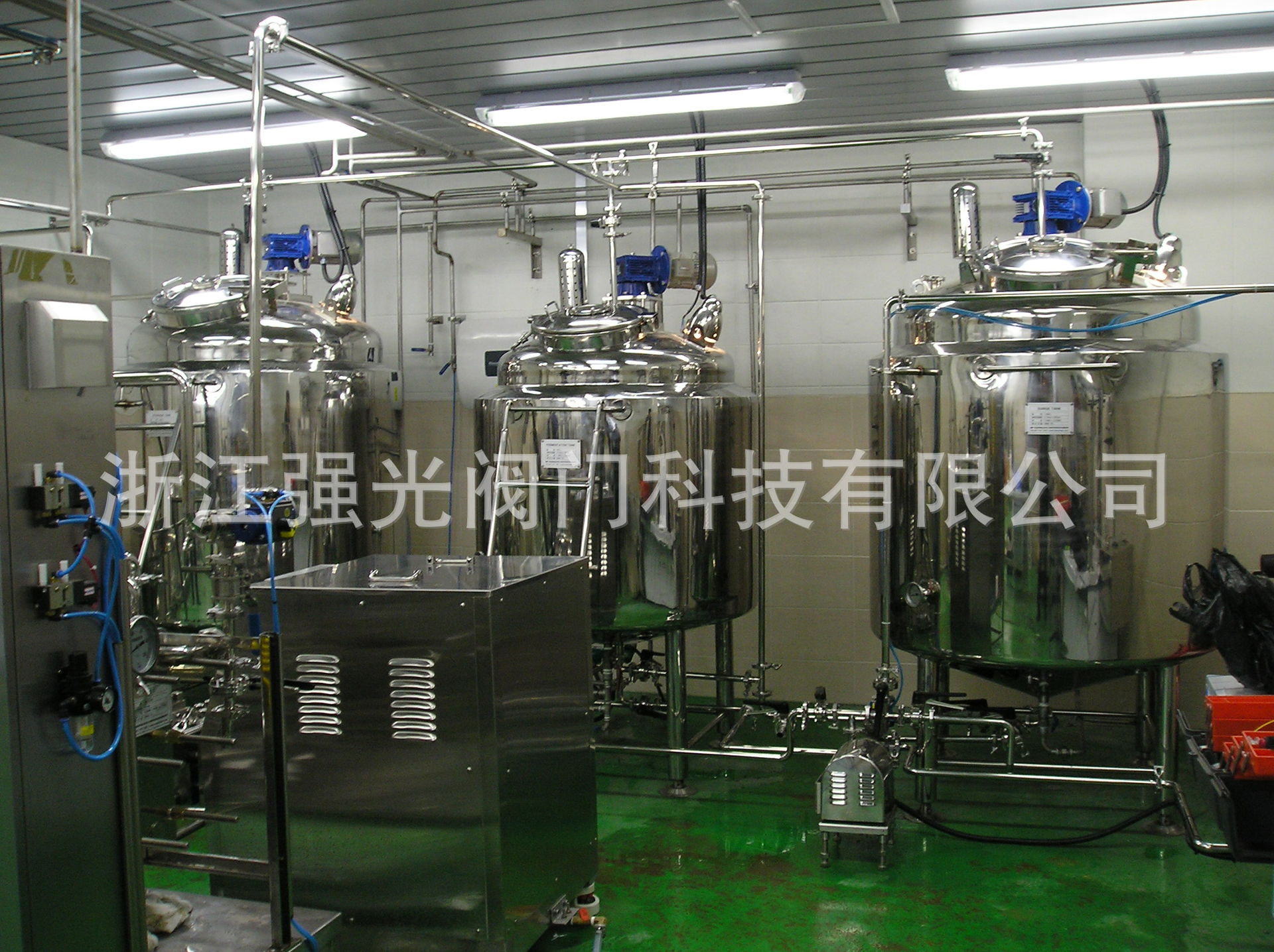 Supply of Stainless Steel Mobile Storage Tank, Stainless Steel Mobile Storage Tank, Stainless Steel Buffer Tank, Stainless Steel Mobile Tank