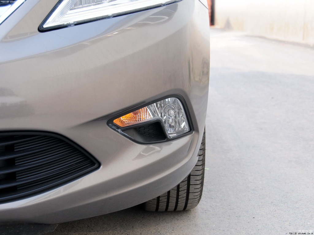 Suitable for Chang'an 12-17 Yidong front fog lamp anti-fog lamp lighting headlight fog lamp turn signal Assembly