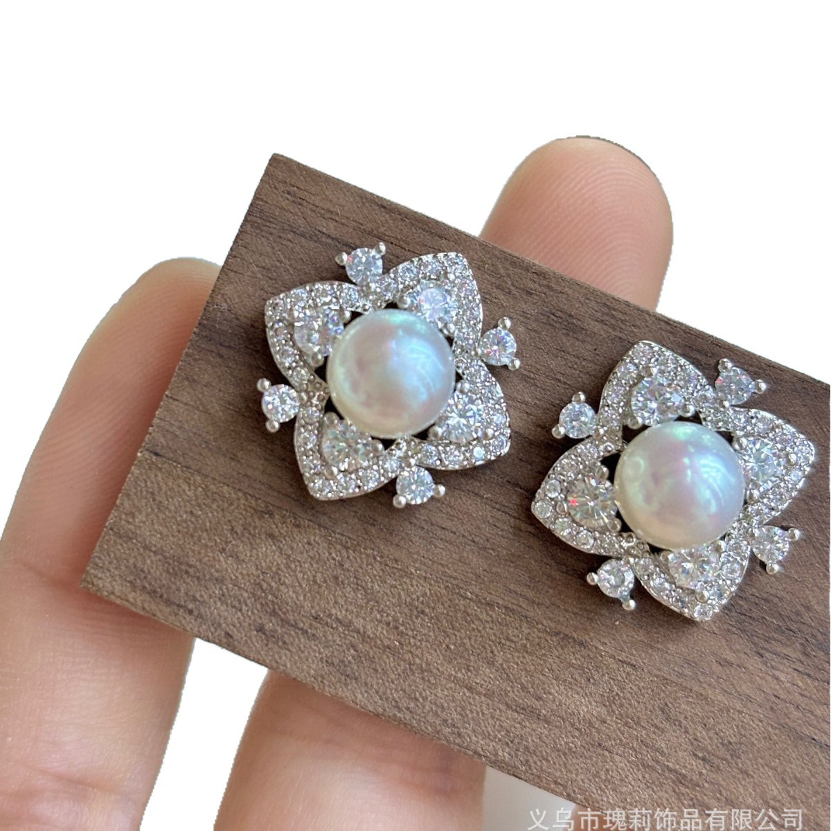 New Natural Pearl Earrings, Simple Micro-Paved Zircon Flower Pearls, Versatile and High-End Ring Jewelry for Women