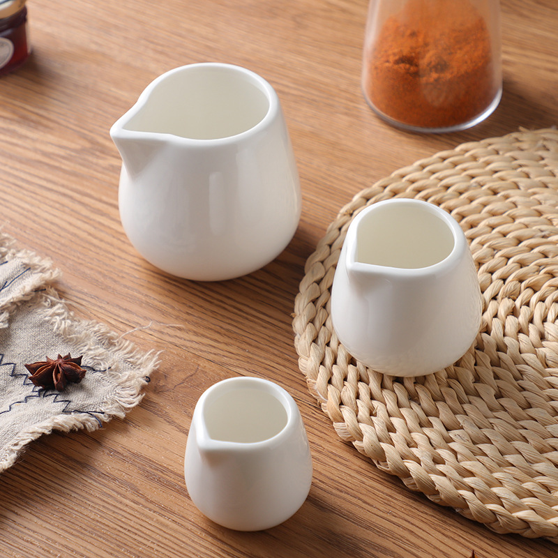 Ceramic milk spoon tip with small milk jug sauce spoon coffee milk cup coffee flower jar Milk Cup
