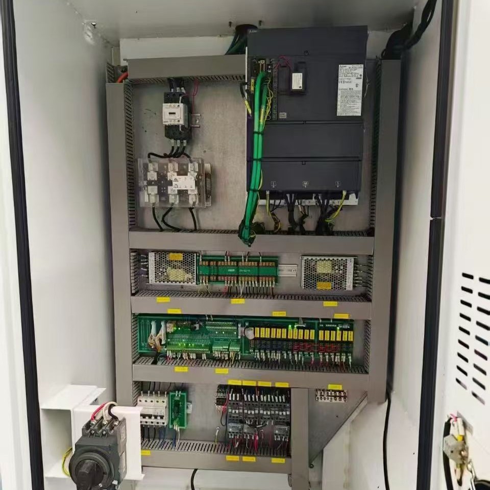 Processing Used Yx-V966 Vertical Machining Center with Mitsubishi M80 System in Stock