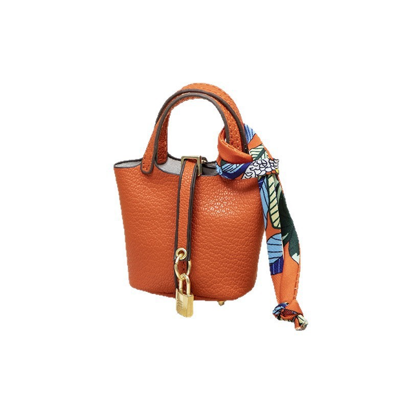 Wholesale In-Stock Mini H-Style Vegetable Basket Bag Small Pendant Car Key Bag Car Pendant Mini Earphone Bag Accessory