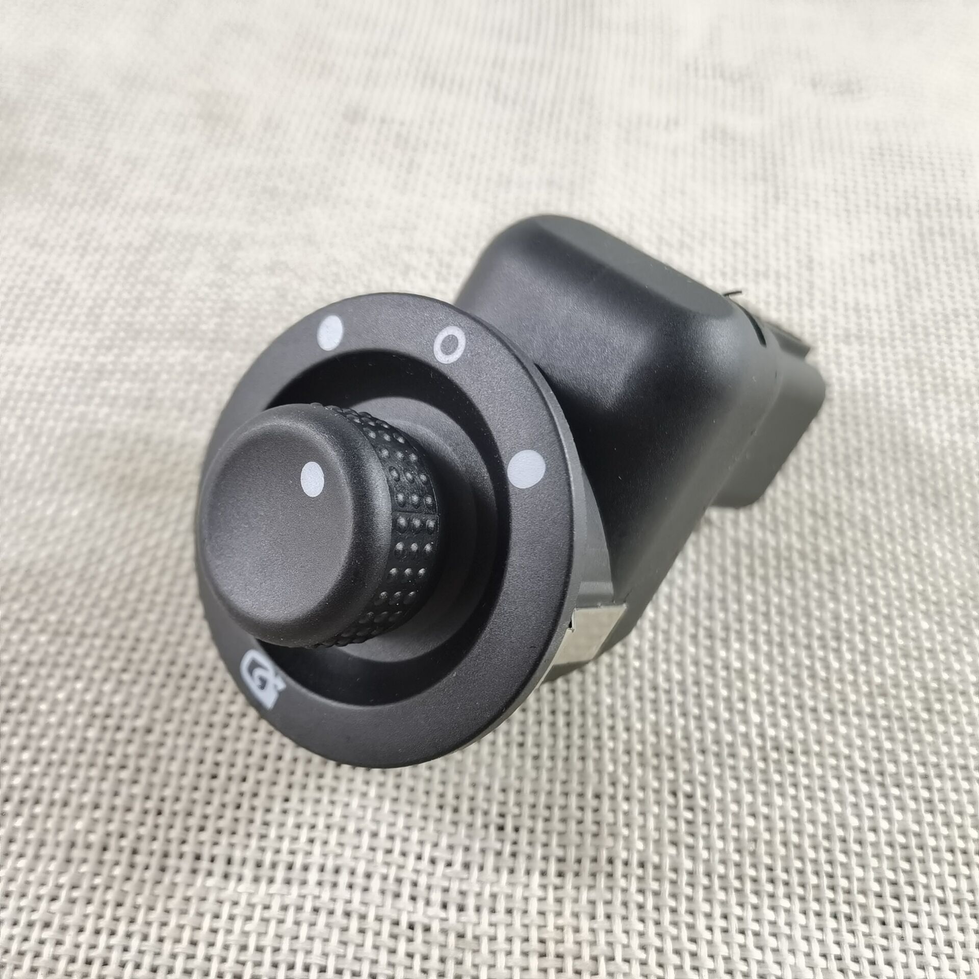 Suitable for Renault Rearview Mirror Adjustment Reversing Mirror Switch 8200676533 109014 8200109014