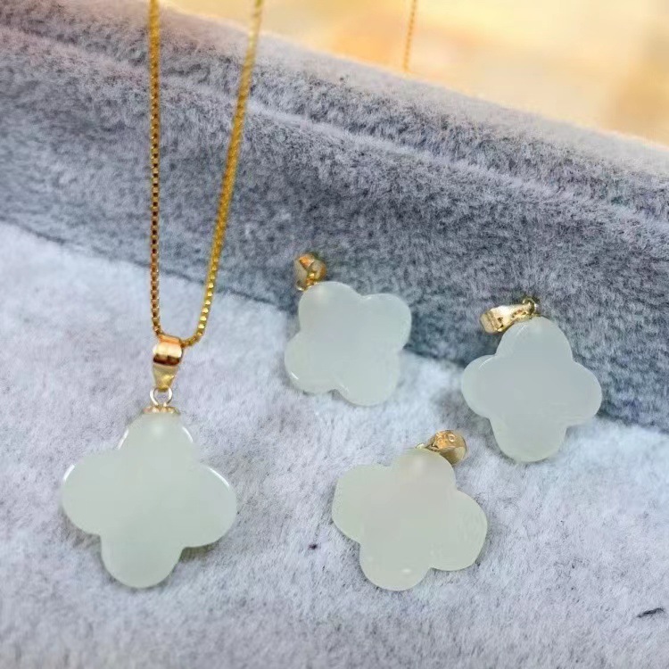 18K Golden Hetian Jade Pendant Natural Notheless Brand Fogong Four-leaf Clover Pendant Color White Kjin au750 Buckle