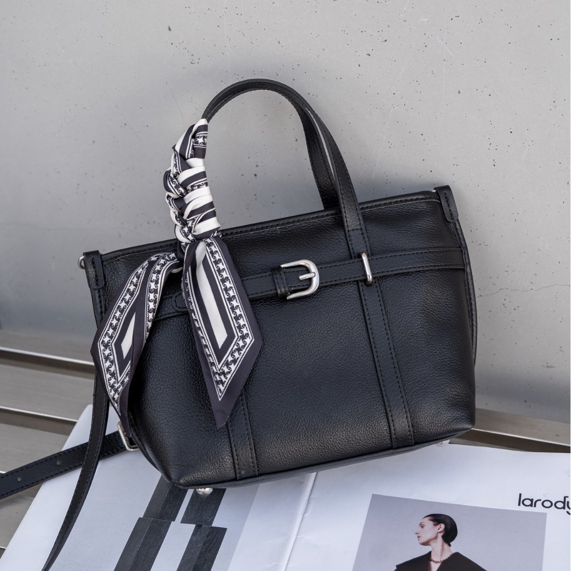 Женская сумка из корейской кожи первого слоя 2025 Весна, новый стиль, нишевая сумка-тоут, модная универсальная сумка на плечо и кроссбоди